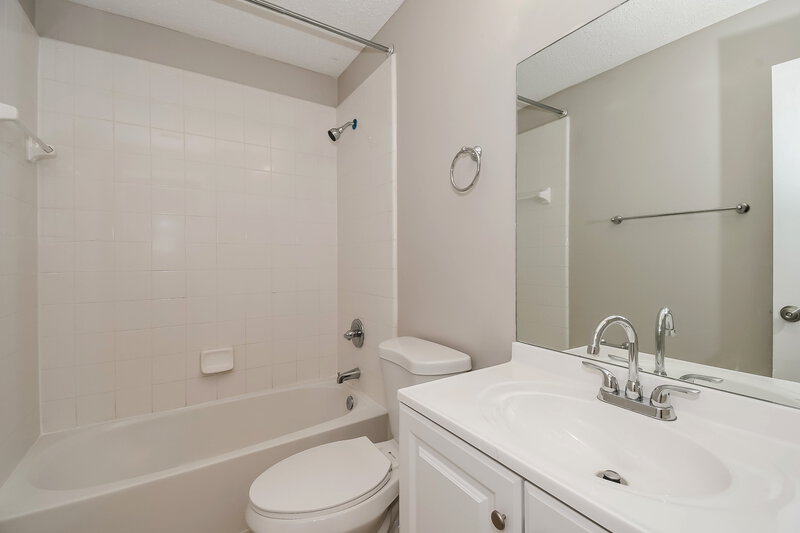 1,805/Mo, 12668 Black Angus Dr Jacksonville, FL 32226 Main Bathroom View