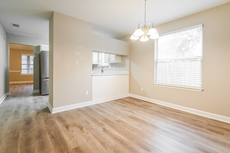 2,275/Mo, 2655 McCormick Woods Dr Jacksonville, FL 32225 Dining Room View 2