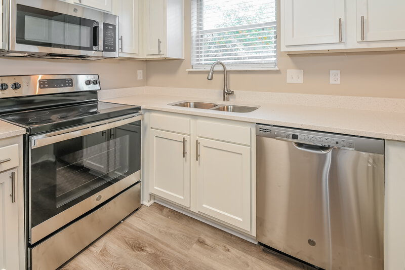 2,275/Mo, 2655 McCormick Woods Dr Jacksonville, FL 32225 Kitchen View