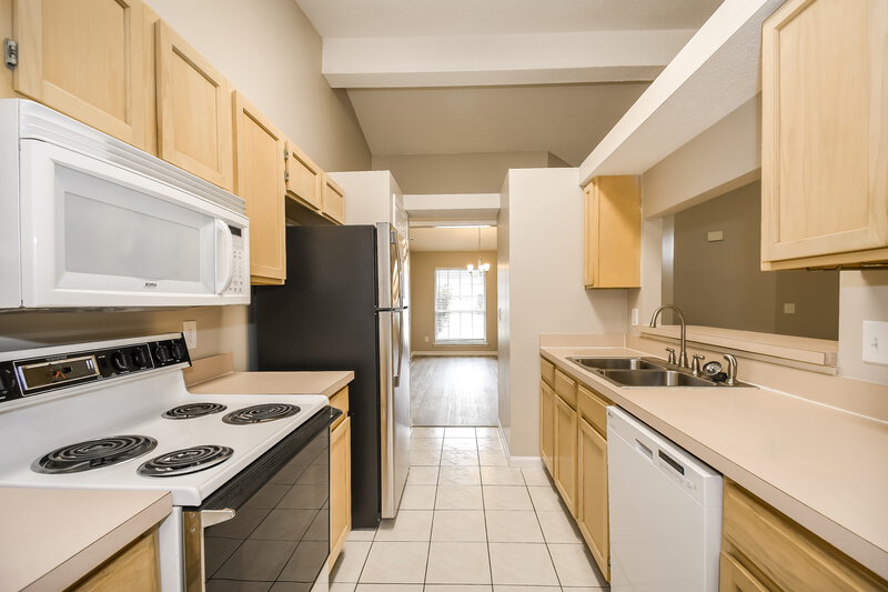 1,980/Mo, 11132 Barbizon Cir E Jacksonville, FL 32257 Kitchen View 2