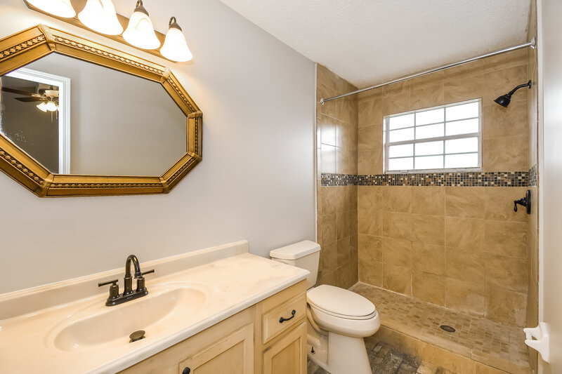 1,980/Mo, 11132 Barbizon Cir E Jacksonville, FL 32257 Main Bathroom View