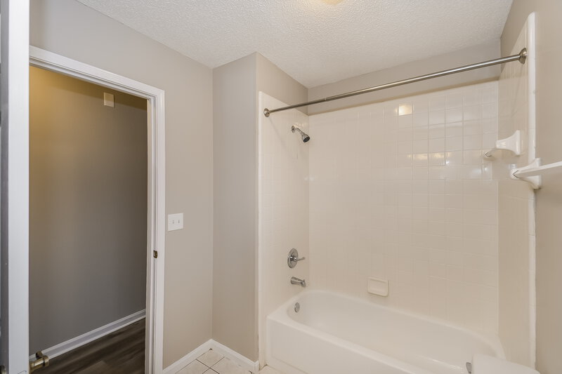 1,980/Mo, 11132 Barbizon Cir E Jacksonville, FL 32257 Bathroom View 2
