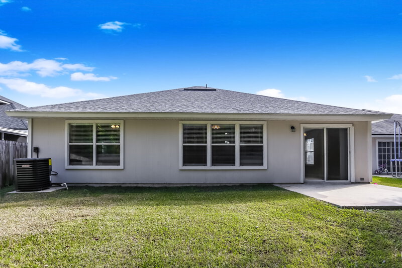 1,720/Mo, 9003 Fallsmill Dr Jacksonville, FL 32244 Rear View