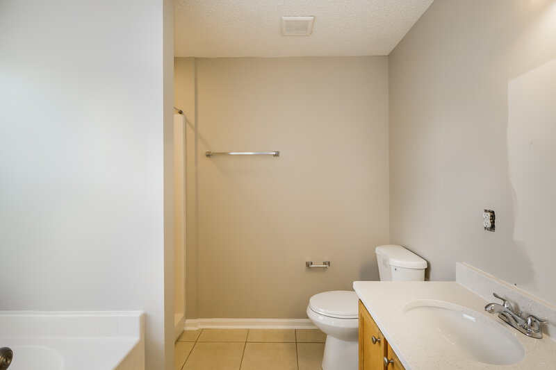 1,690/Mo, 6875 Recreation Trl Jacksonville, FL 32244 Main Bathroom View