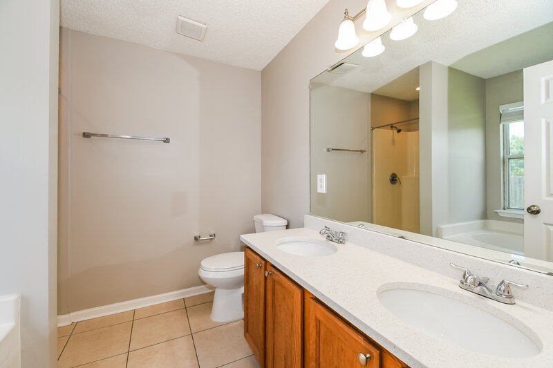 1,830/Mo, 6875 Recreation Trl Jacksonville, FL 32244 Main Bathroom View