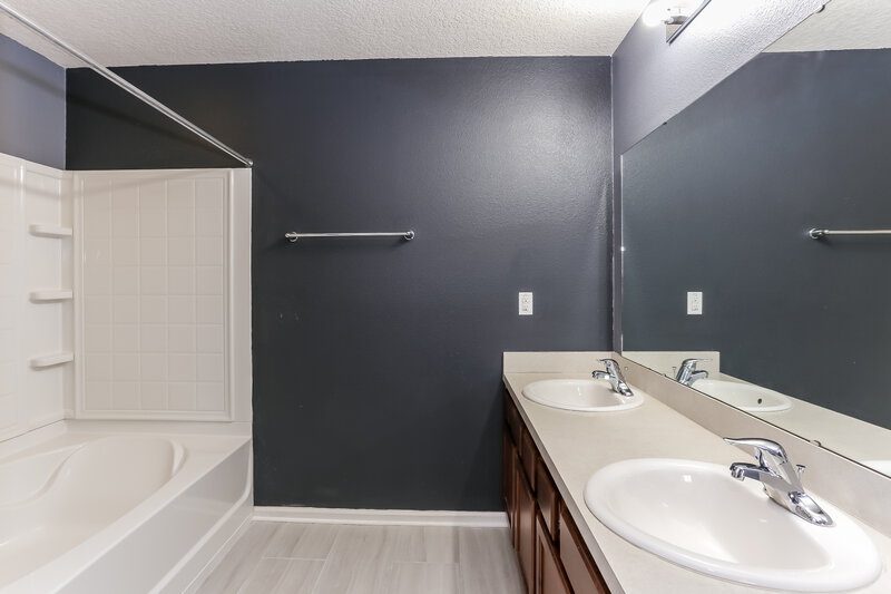 1,830/Mo, 12394 Glimmer Way Jacksonville, FL 32219 Main Bathroom View