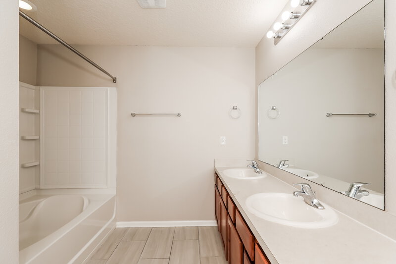 1,885/Mo, 12394 Glimmer Way Jacksonville, FL 32219 Main Bathroom View