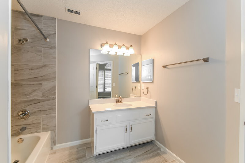 1,875/Mo, 1716 Spring Star Ct Jacksonville, FL 32221 Main Bathroom View