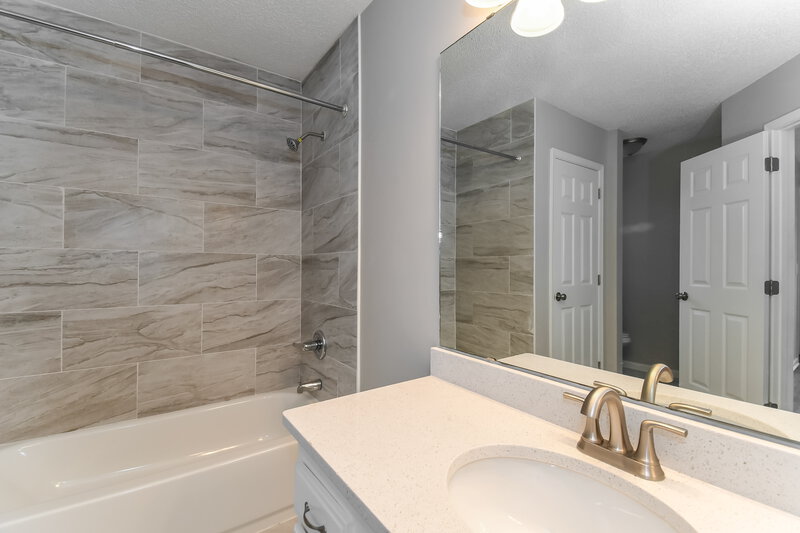 1,875/Mo, 1716 Spring Star Ct Jacksonville, FL 32221 Main Bathroom View 2