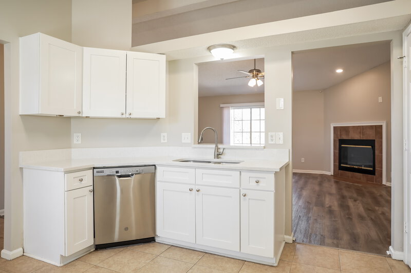 1,855/Mo, 7770 Collins Ridge Blvd Jacksonville, FL 32244 Kitchen View 2