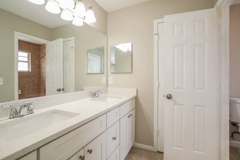 1,855/Mo, 7770 Collins Ridge Blvd Jacksonville, FL 32244 Main Bathroom View