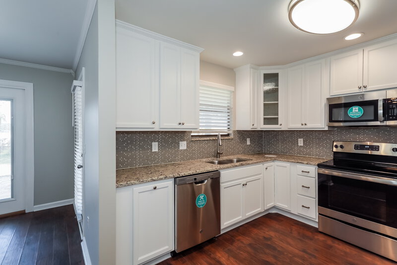 2,065/Mo, 4423 Huntington Forest Blvd Jacksonville, FL 32257 Kitchen View 2