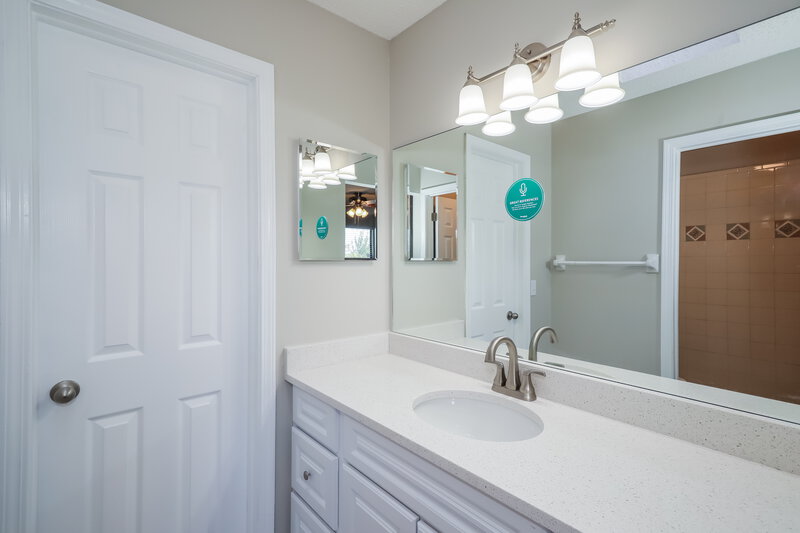 2,065/Mo, 4423 Huntington Forest Blvd Jacksonville, FL 32257 Main Bathroom View