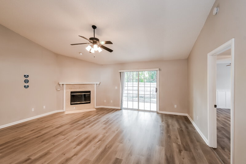 1,940/Mo, 4560 Arch Creek Dr S Jacksonville, FL 32257 Living Room View