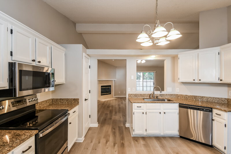 1,940/Mo, 4560 Arch Creek Dr S Jacksonville, FL 32257 Kitchen View 2