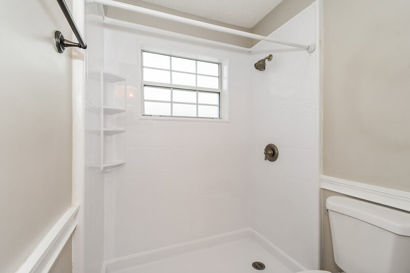 1,940/Mo, 4560 Arch Creek Dr S Jacksonville, FL 32257 Main Bathroom View 2