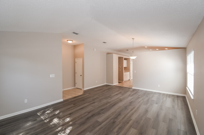2,070/Mo, 9549 Staples Mill Dr Jacksonville, FL 32244 Living Room View