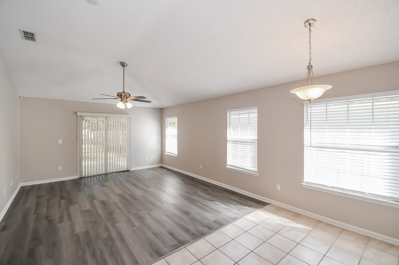 2,070/Mo, 9549 Staples Mill Dr Jacksonville, FL 32244 Living Room View 2