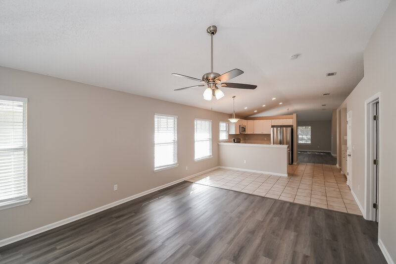 2,070/Mo, 9549 Staples Mill Dr Jacksonville, FL 32244 Living Room View 3