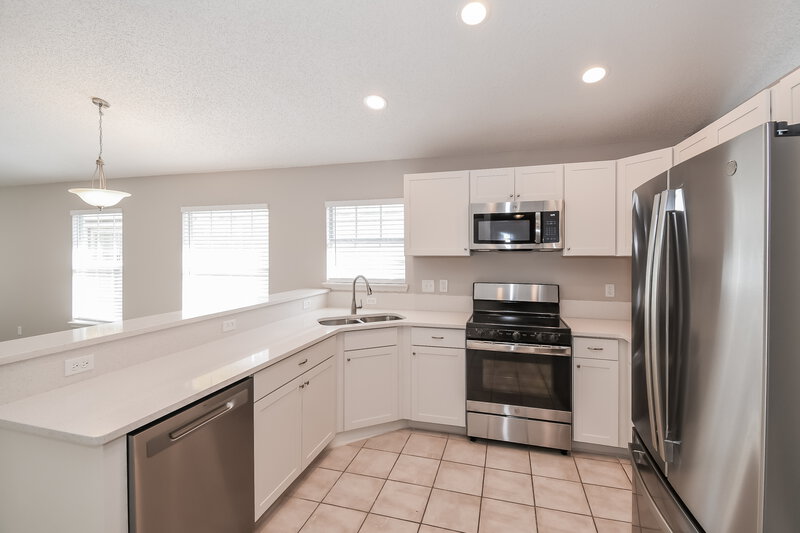 2,070/Mo, 9549 Staples Mill Dr Jacksonville, FL 32244 Kitchen View