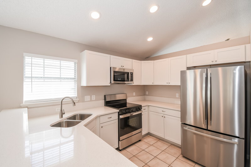 2,070/Mo, 9549 Staples Mill Dr Jacksonville, FL 32244 Kitchen View 2