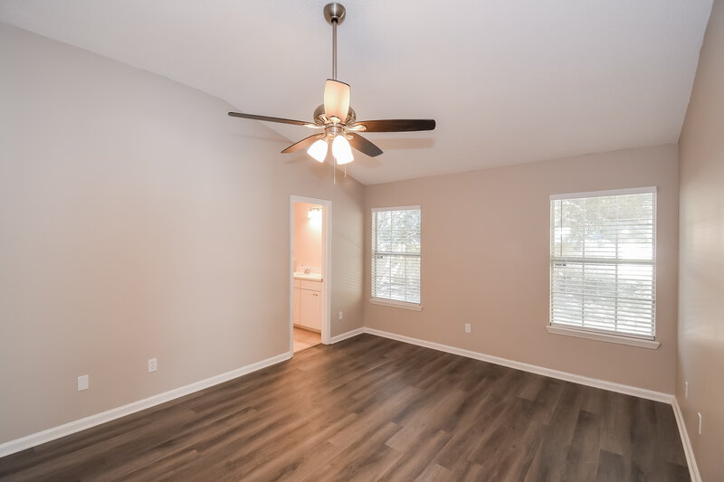2,070/Mo, 9549 Staples Mill Dr Jacksonville, FL 32244 Main Bedroom View