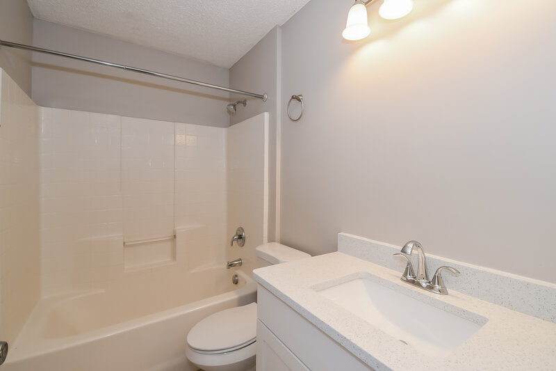 2,070/Mo, 9549 Staples Mill Dr Jacksonville, FL 32244 Bathroom View