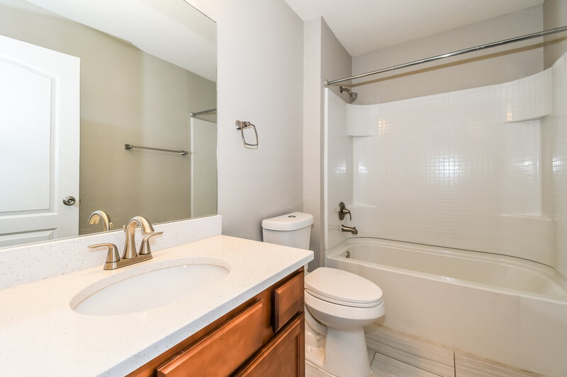 1,900/Mo, 1981 April Oaks Dr Jacksonville, FL 32221 Bathroom View