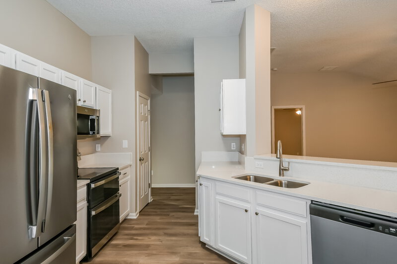 1,980/Mo, 2712 Secret Harbor Dr Orange Park, FL 32065 Kitchen View