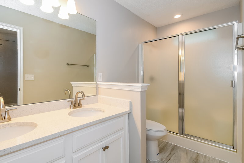 1,980/Mo, 2712 Secret Harbor Dr Orange Park, FL 32065 Main Bathroom View