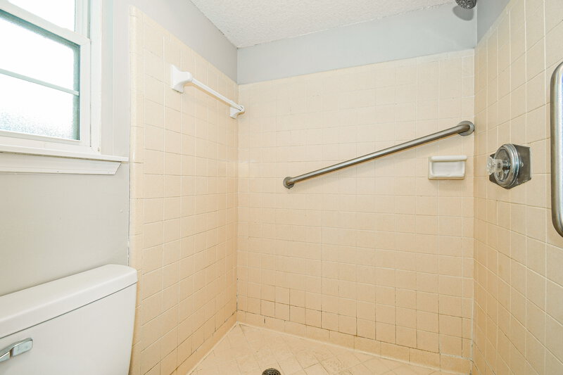 1,815/Mo, 10873 Hoof Print Dr Jacksonville, FL 32257 Main Bathroom View 2