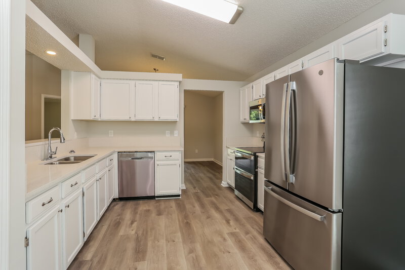 1,895/Mo, 3280 Lake Effie Ct N Jacksonville, FL 32277 Kitchen View