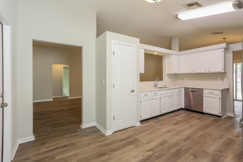 1,895/Mo, 3280 Lake Effie Ct N Jacksonville, FL 32277 Kitchen View 2