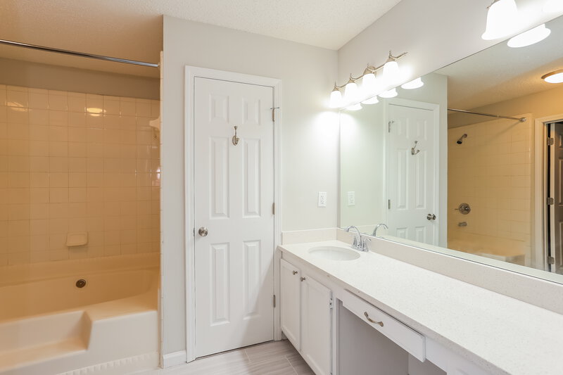 1,895/Mo, 3280 Lake Effie Ct N Jacksonville, FL 32277 Main Bathroom View