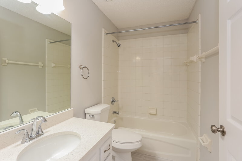 1,895/Mo, 3280 Lake Effie Ct N Jacksonville, FL 32277 Bathroom View