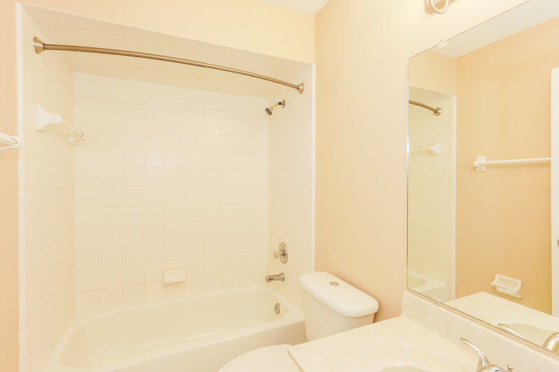 1,900/Mo, 8778 Celia Ct Jacksonville, FL 32217 Bathroom View