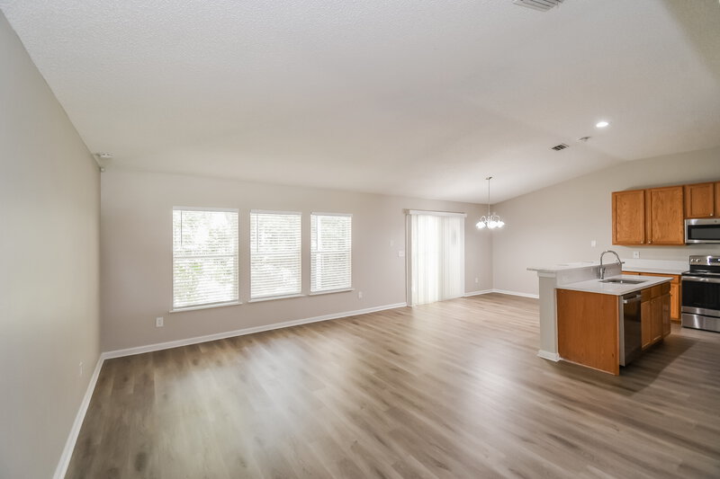 2,110/Mo, 9616 Clinton Corners Dr Jacksonville, FL 32222 Living Room View 2
