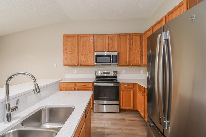 2,110/Mo, 9616 Clinton Corners Dr Jacksonville, FL 32222 Kitchen View 2