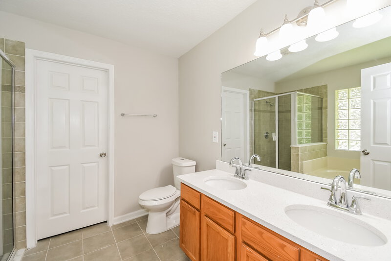 2,110/Mo, 9616 Clinton Corners Dr Jacksonville, FL 32222 Main Bathroom View