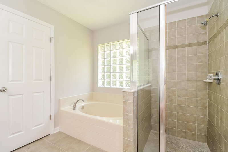 2,110/Mo, 9616 Clinton Corners Dr Jacksonville, FL 32222 Main Bathroom View 2