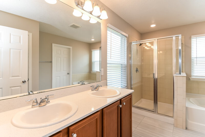 1,915/Mo, 7154 Preston Pines Trl Jacksonville, FL 32244 Main Bathroom View