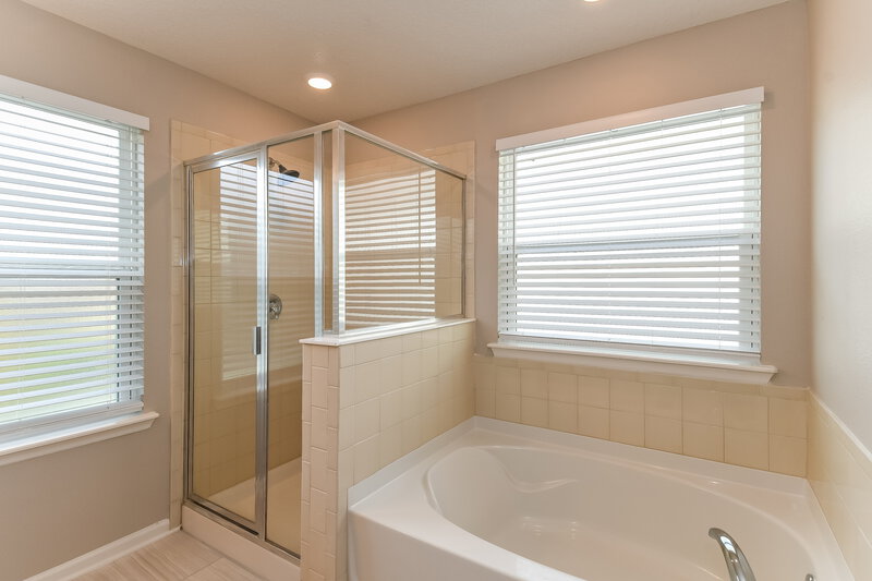 1,915/Mo, 7154 Preston Pines Trl Jacksonville, FL 32244 Main Bathroom View 2