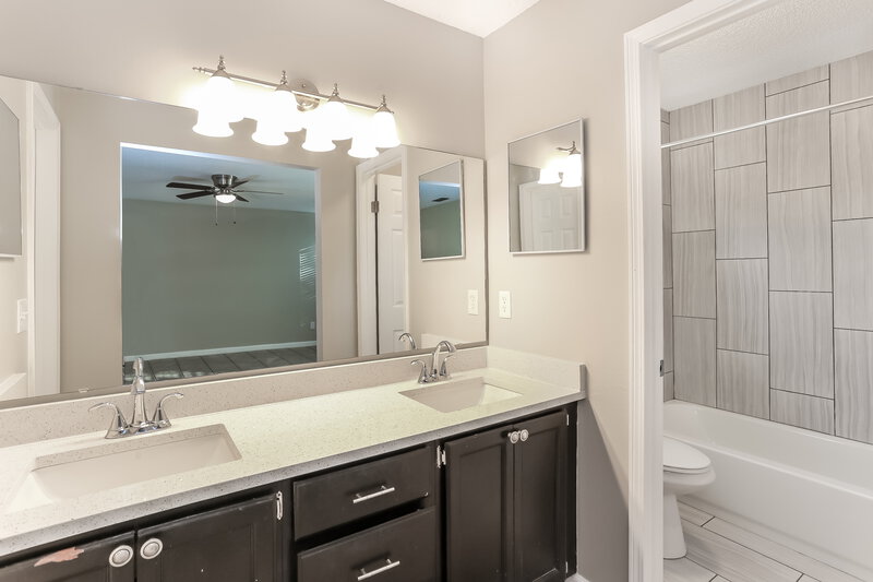2,020/Mo, 1548 Oak Ridge Dr W Jacksonville, FL 32225 Main Bathroom View