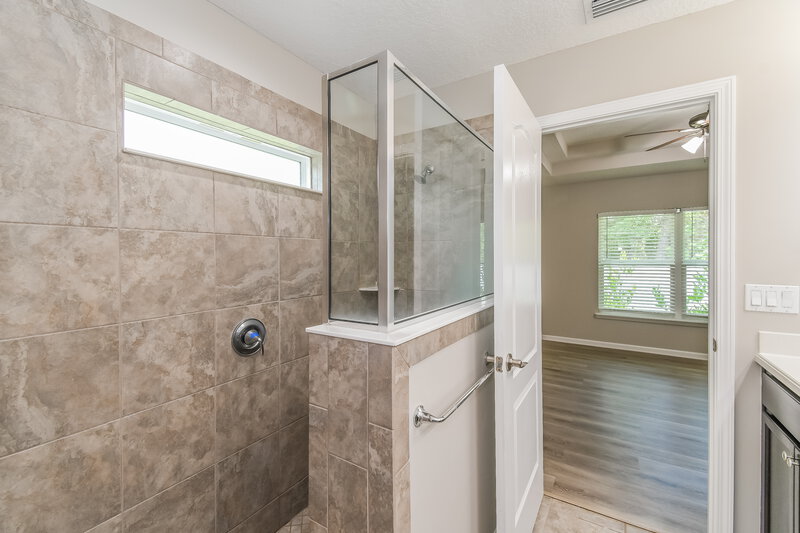 2,150/Mo, 2724 Bluff Estate Way Jacksonville, FL 32226 Main Bathroom View