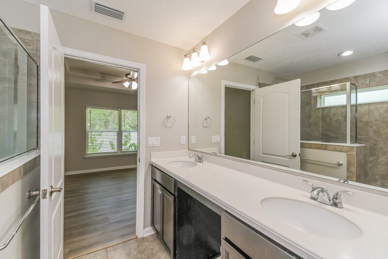 2,150/Mo, 2724 Bluff Estate Way Jacksonville, FL 32226 Main Bathroom View 2