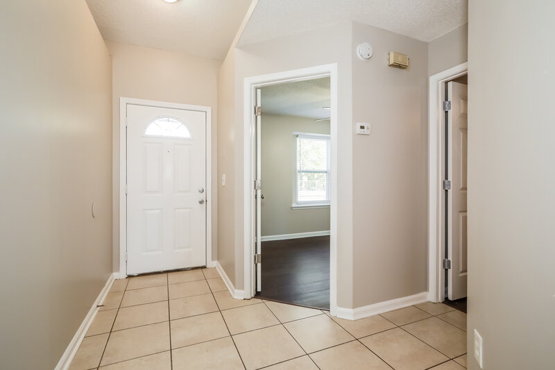 2,260/Mo, 2938 Seans Ct Green Cove Springs, FL 32043 Foyer View