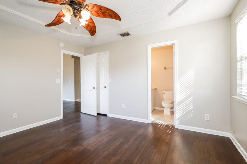 2,260/Mo, 2938 Seans Ct Green Cove Springs, FL 32043 Master Bedroom View 2
