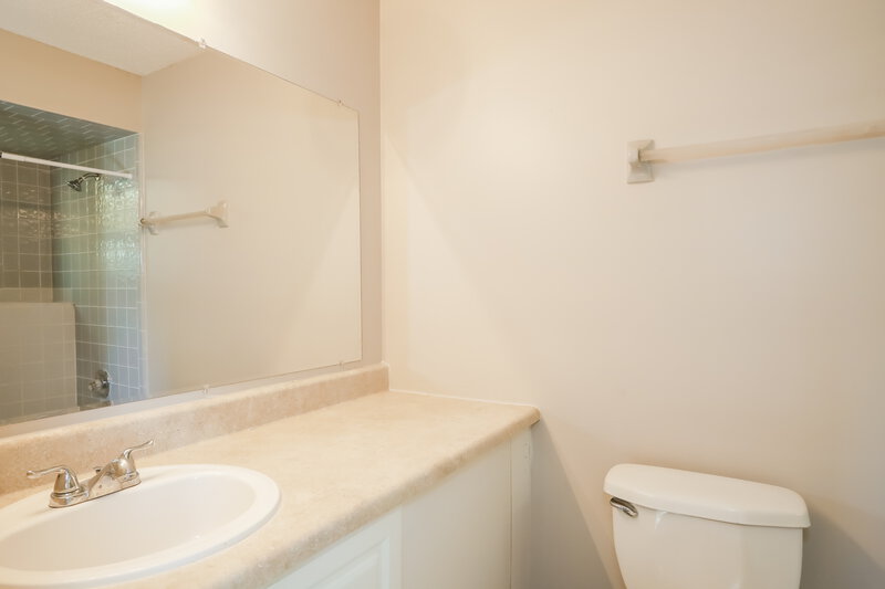 2,260/Mo, 2938 Seans Ct Green Cove Springs, FL 32043 Bathroom View