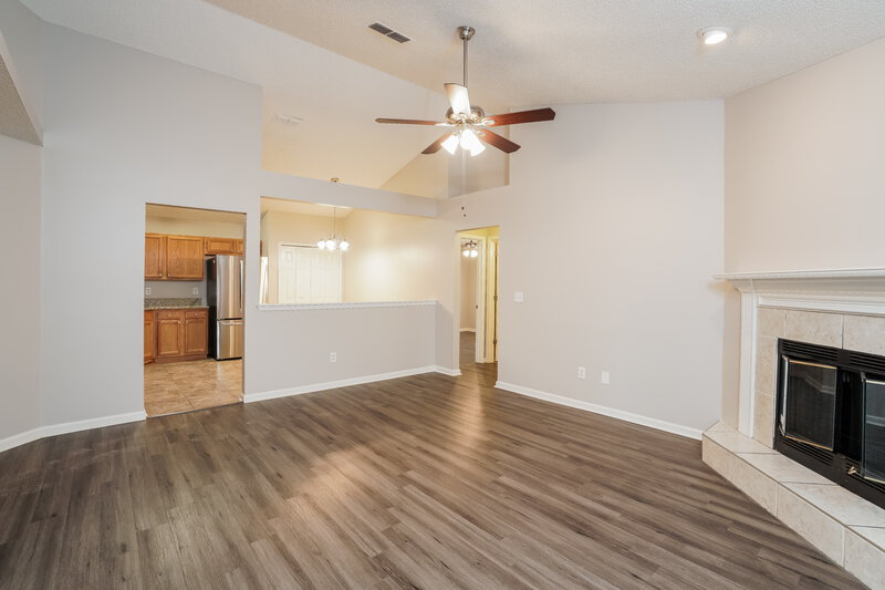 1,610/Mo, 2057 Hunters Trace Circle Middleburg, FL 32068 Living Room View 2