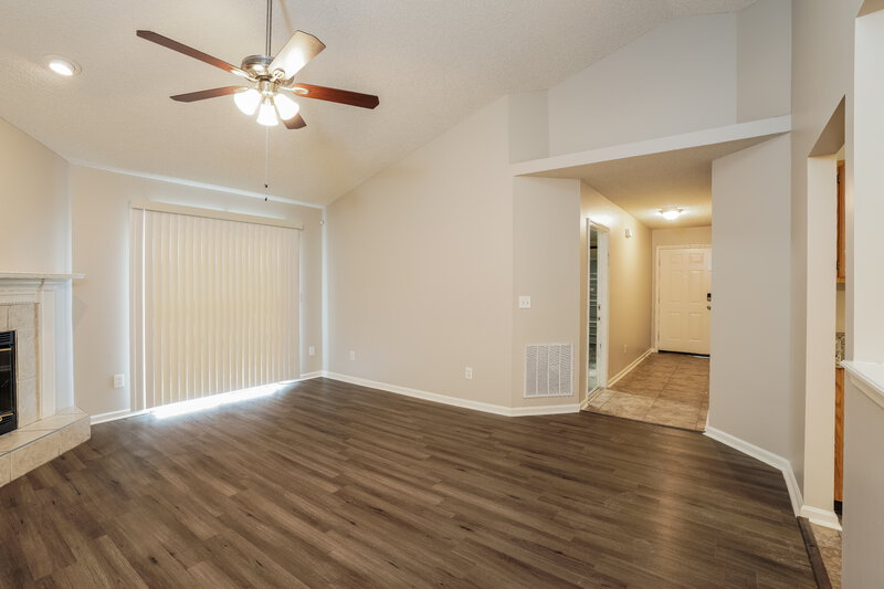 1,610/Mo, 2057 Hunters Trace Circle Middleburg, FL 32068 Living Room View 3
